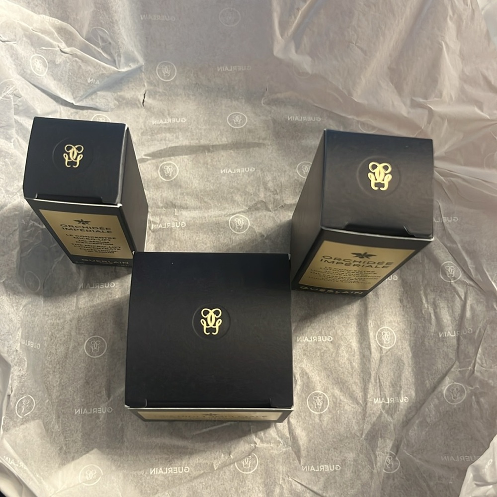 Guerlain Paris Beauty Bundle and Pouch - Picture 3 of 12